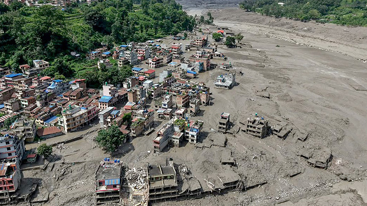 Nepal sele teslim: Yüzlerce kişi kayboldu